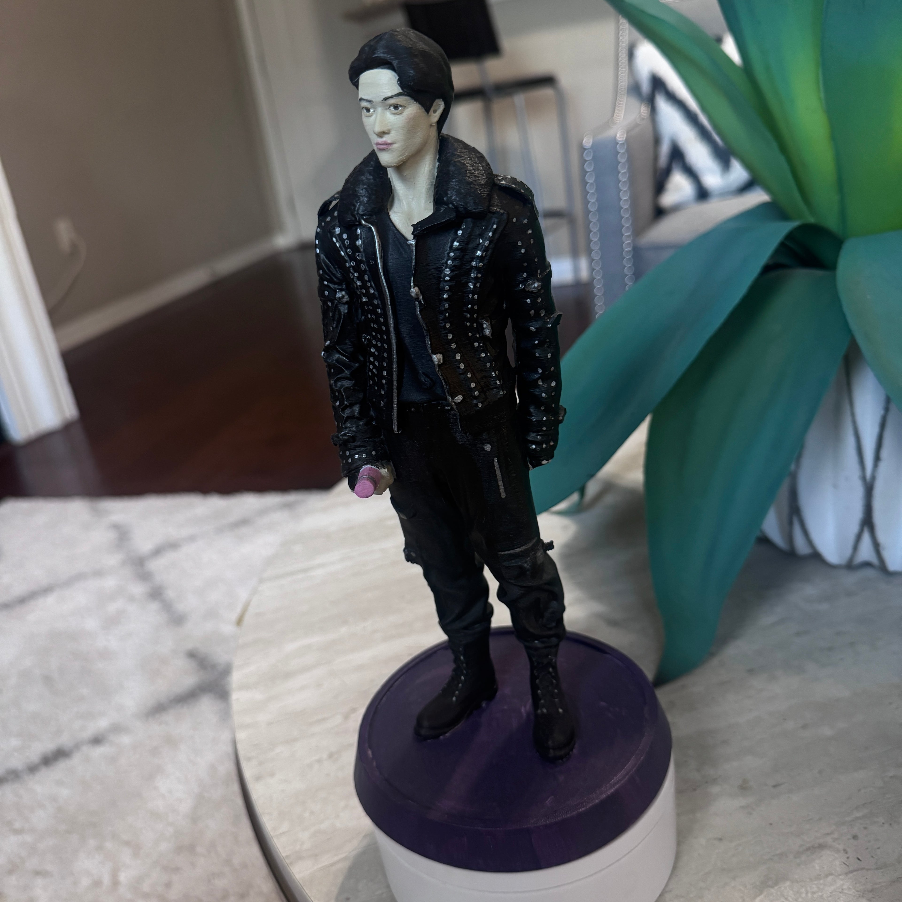 Kpop 🦙/🐹3d realistic figure 9 1/2 inches